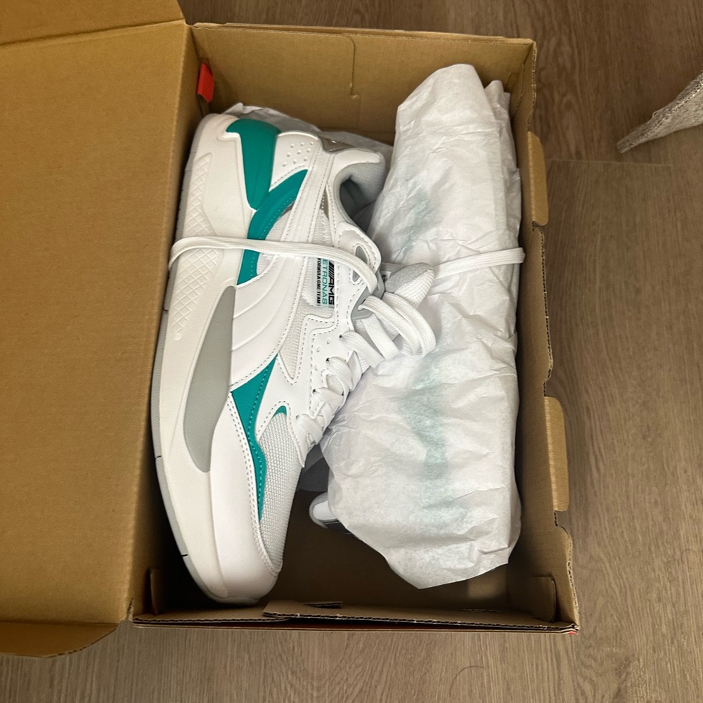 Men’s sneakers
